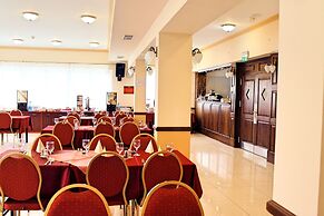 Fried Castle Hotel and Restaurant