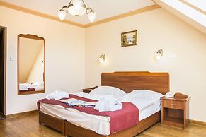Fried Castle Hotel and Restaurant