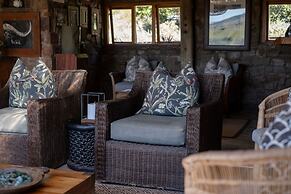 HillsNek Safari Camp - Amakhala Game Reserve