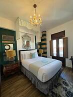 CasaBlanca Hotel
