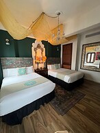 CasaBlanca Hotel