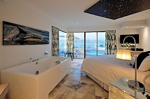 Sea Star Cliff