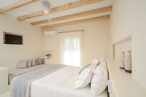 Antony Suites - Adults Only