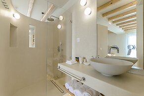 Antony Suites - Adults Only