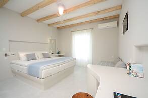 Antony Suites - Adults Only