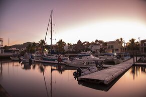 Cabo Blanco Hotel & Marina