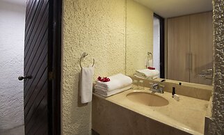 Cabo Blanco Hotel & Marina