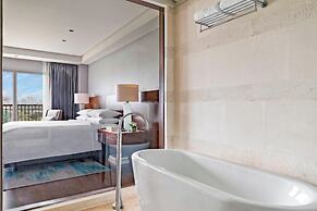 Manila Marriott Hotel at Newport World Resorts