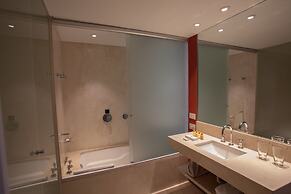 Pullman Rosario City Center Hotel