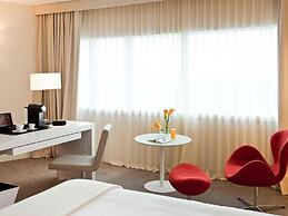 Pullman Rosario City Center Hotel
