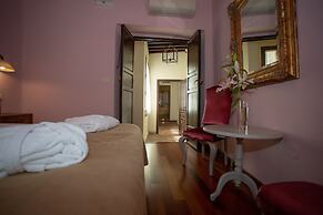 Palacio Mariana Pineda Hotel