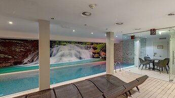 Banyan Hotel