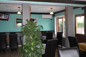 Tiki Shores Inn & Suites