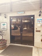 Tiki Shores Inn & Suites