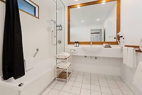 Quality Hotel Lincoln Green