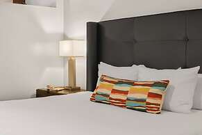 The Oxford Hotel Bend