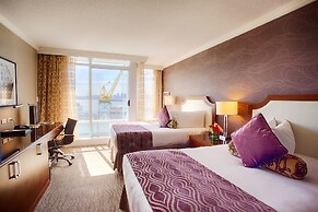 Pinnacle Hotel at the Pier