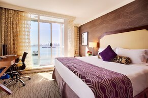 Pinnacle Hotel at the Pier