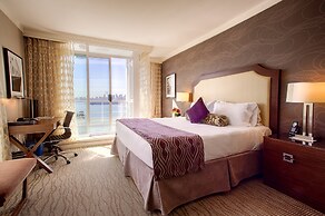 Pinnacle Hotel at the Pier