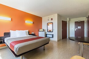 Motel 6 Kingston, ON