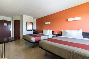 Motel 6 Kingston, ON