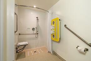 Motel 6 Kingston, ON