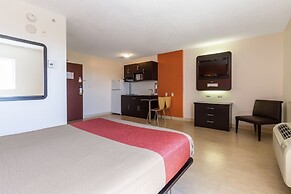 Motel 6 Kingston, ON
