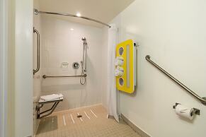 Motel 6 Kingston, ON