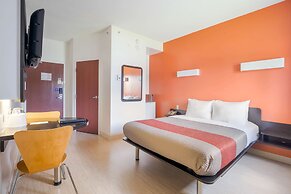 Motel 6 Kingston, ON