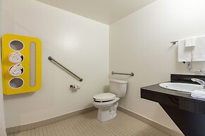Motel 6 Kingston, ON