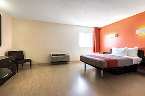 Motel 6 Kingston, ON