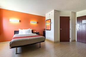 Motel 6 Kingston, ON
