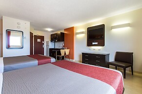 Motel 6 Kingston, ON