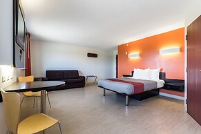 Motel 6 Kingston, ON