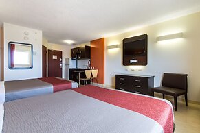 Motel 6 Kingston, ON