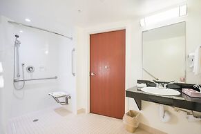 Motel 6 Kingston, ON