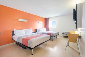 Motel 6 Kingston, ON