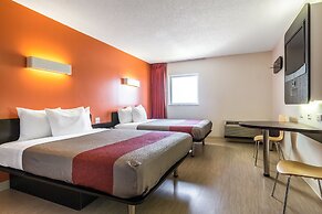 Motel 6 Kingston, ON
