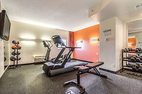 Motel 6 Kingston, ON