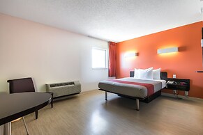 Motel 6 Kingston, ON