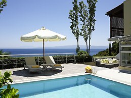 Atrium Hotel