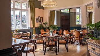 Toll House Inn