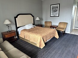 Rainbow Motor Inn - By the Falls