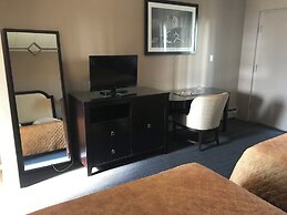 Rainbow Motor Inn - By the Falls