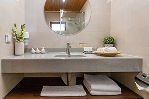 Logos hotel in Yad Hashmona