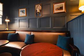 Dooly's Hotel