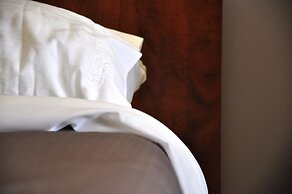 Moonlight Inn and Suites