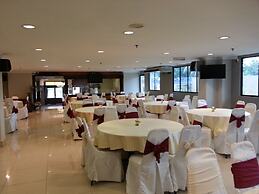 Eagle Bay Hotel