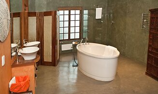 Singa Lodge - Lion Roars Hotels & Lodge