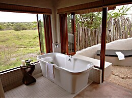 Hlosi Game Lodge - Amakhala Game Reserve
